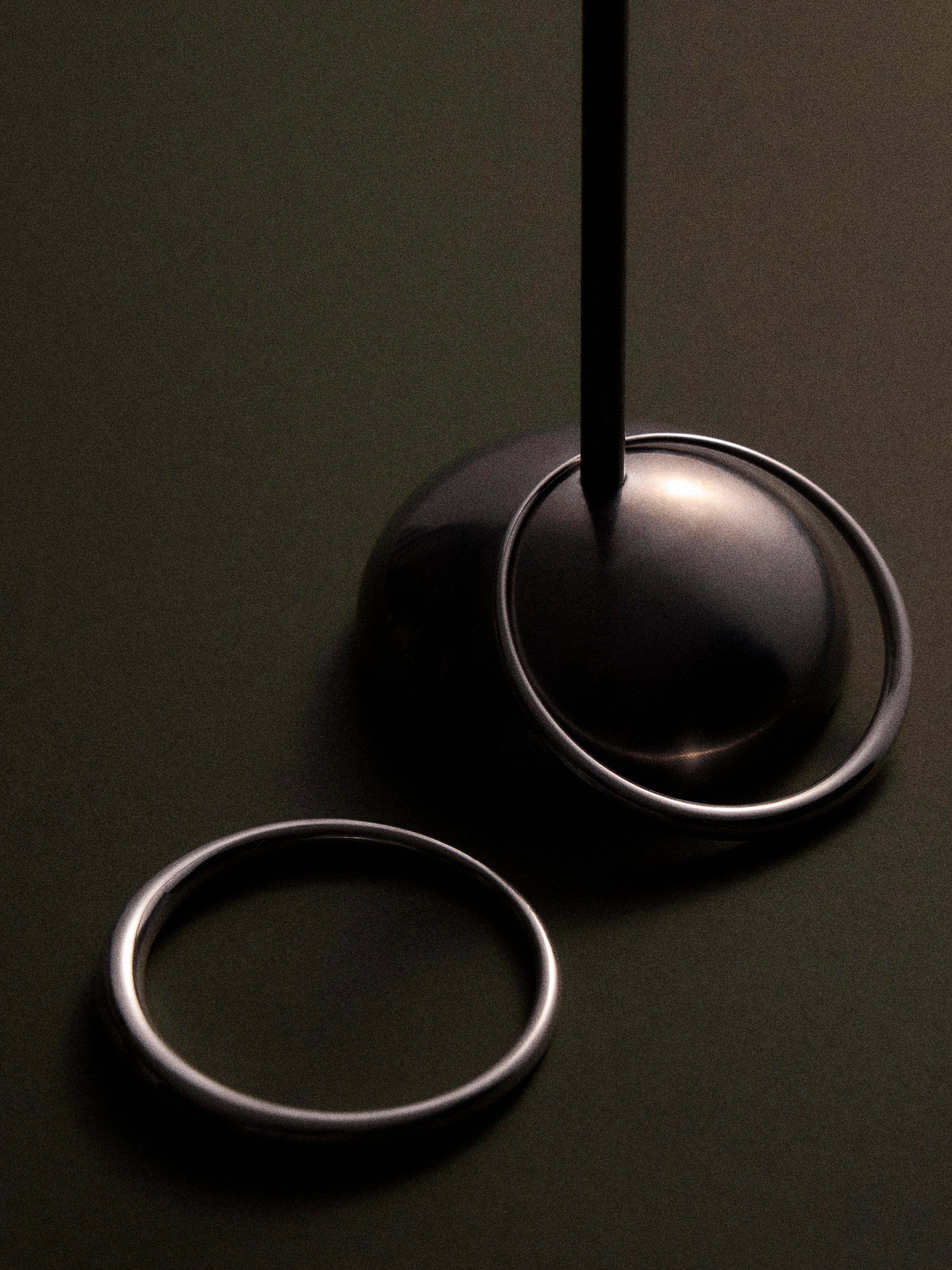 Breiter Logos Armreif in Silber