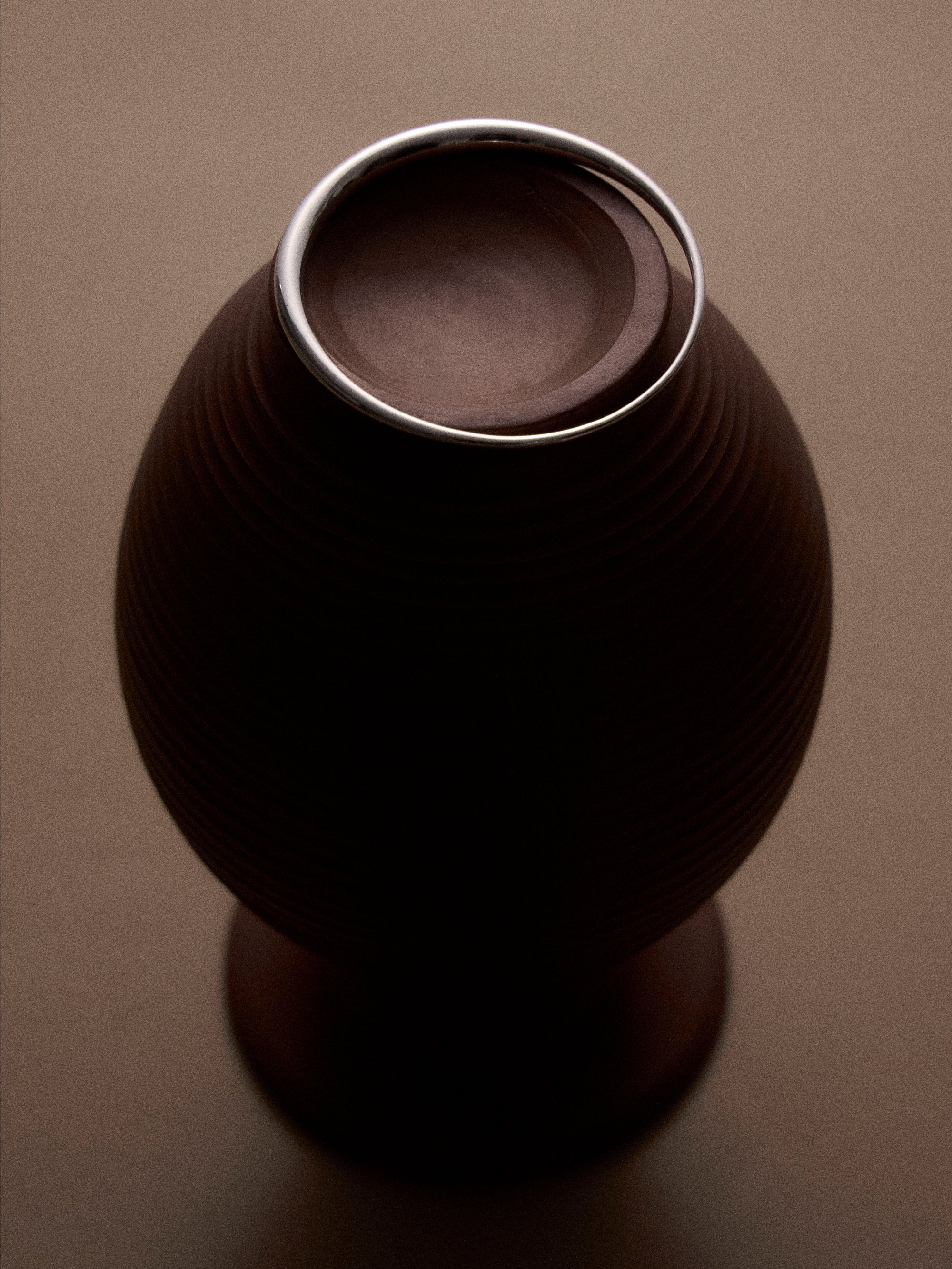 Schmaler Logos Armreif in Silber