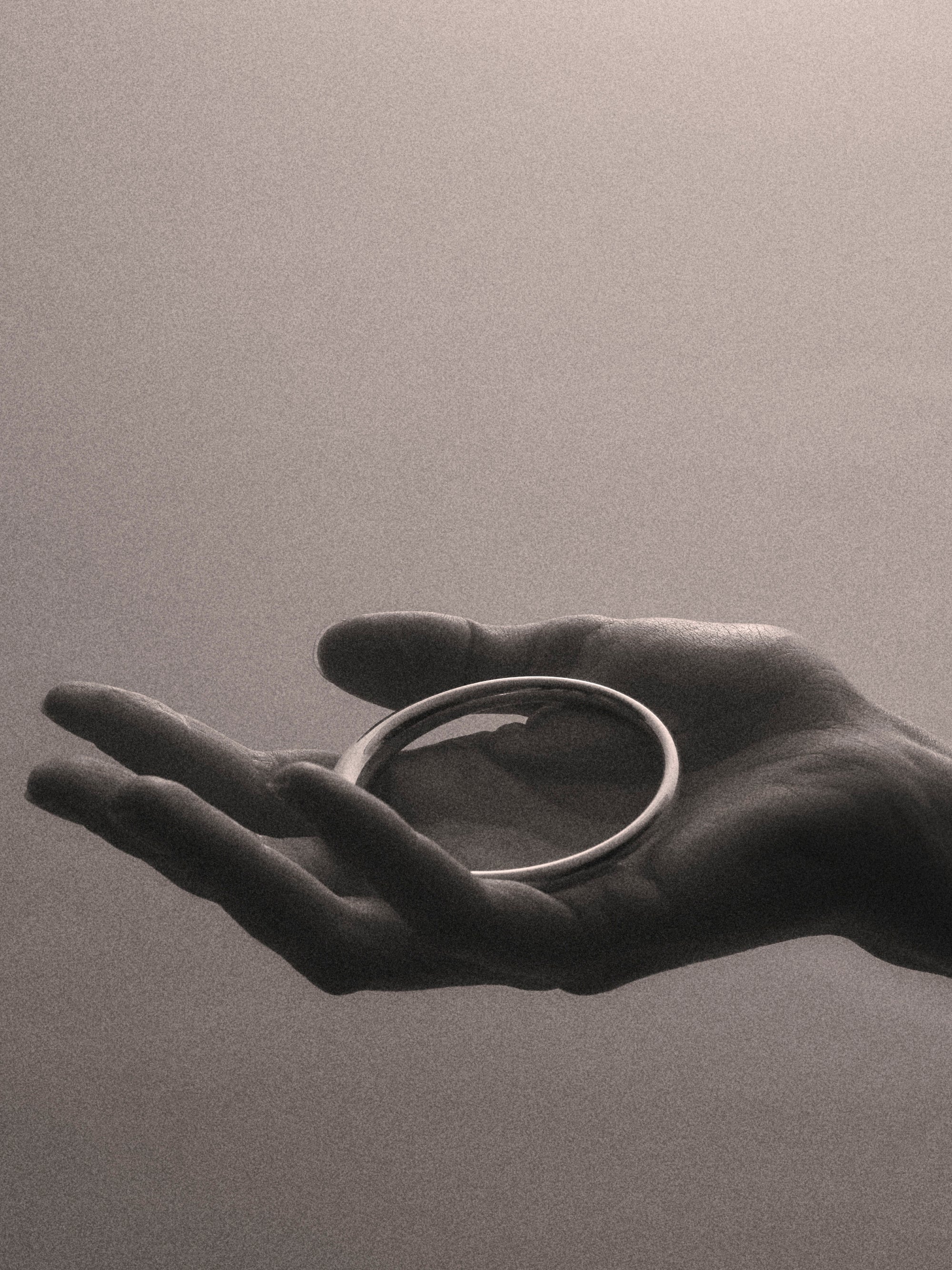 Breiter Logos Armreif in Silber