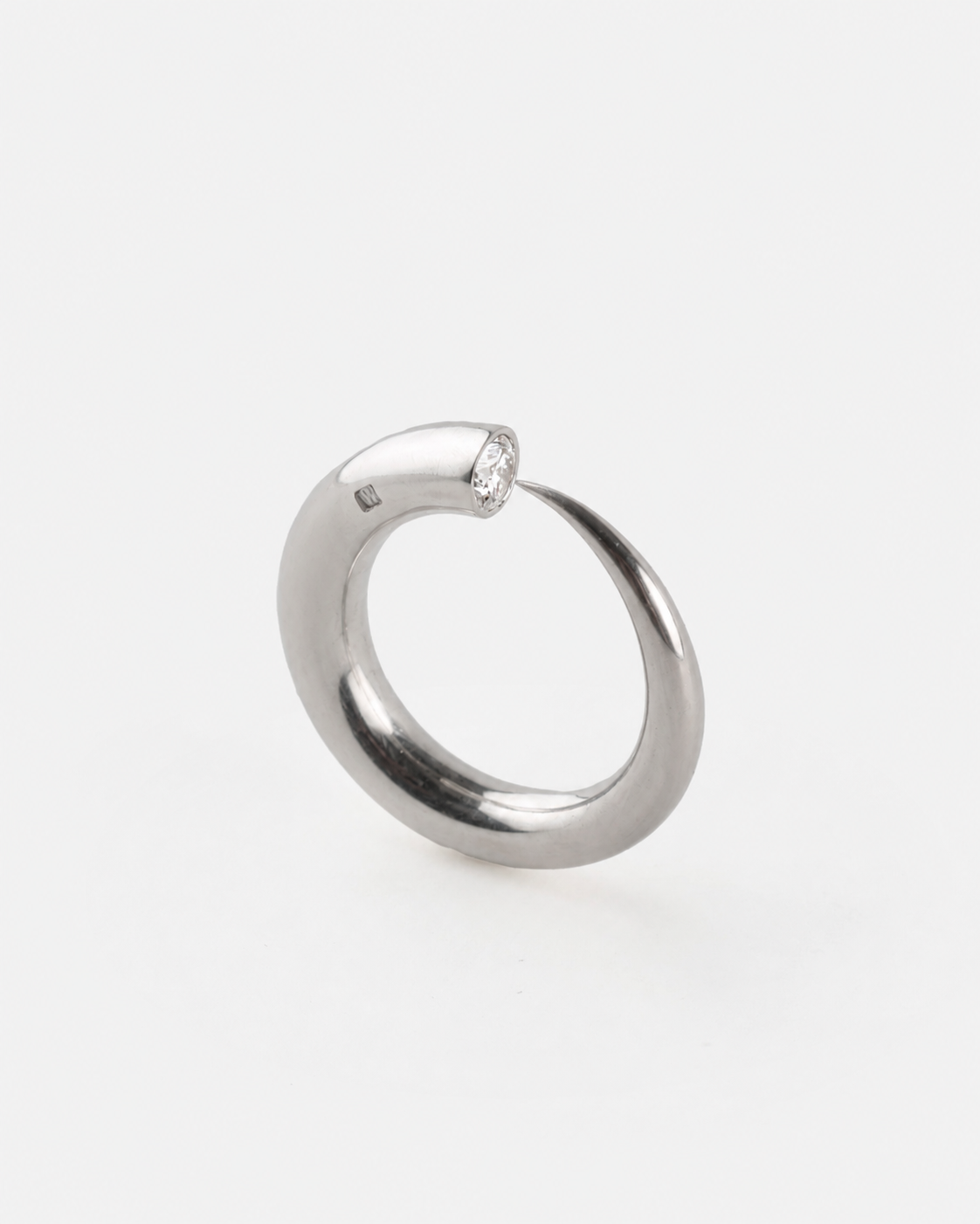 Ouroboros Ring in Platin mit Diamant