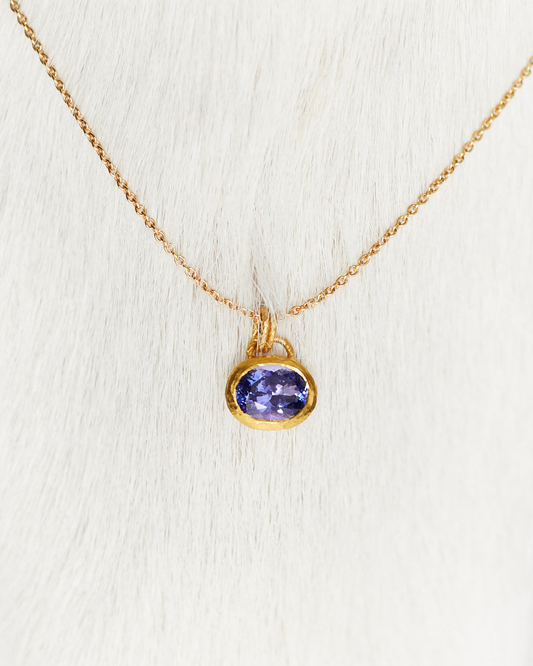 Oval Tansanite pendant