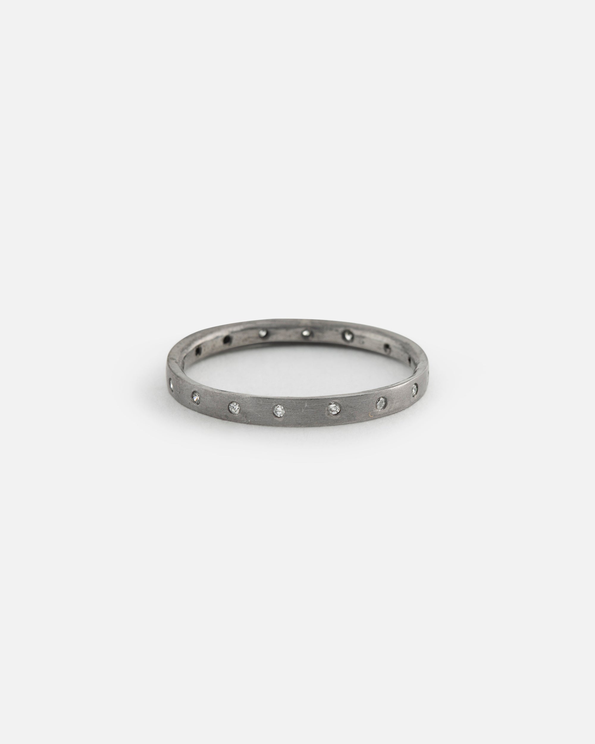 Tantal Ring with 16 little Diamonds