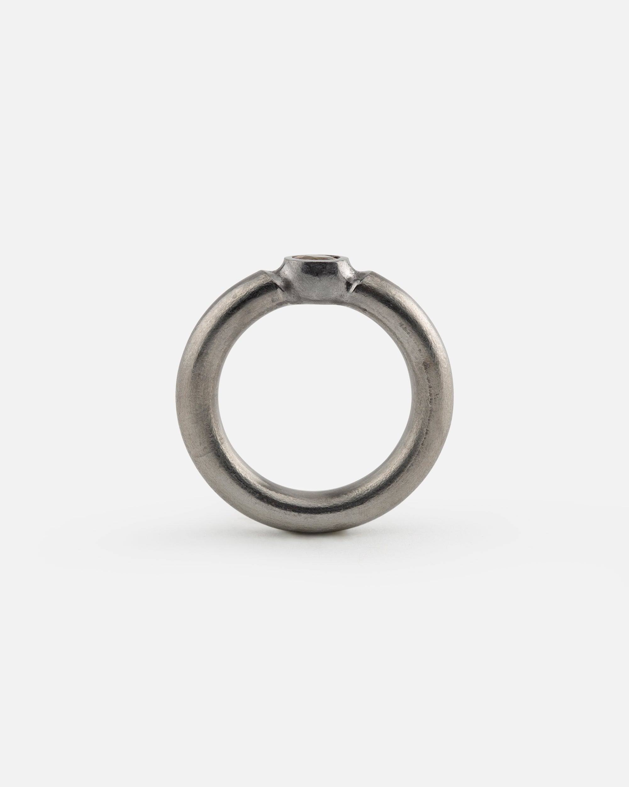 Tantalring mit orangefarbenem Saphir