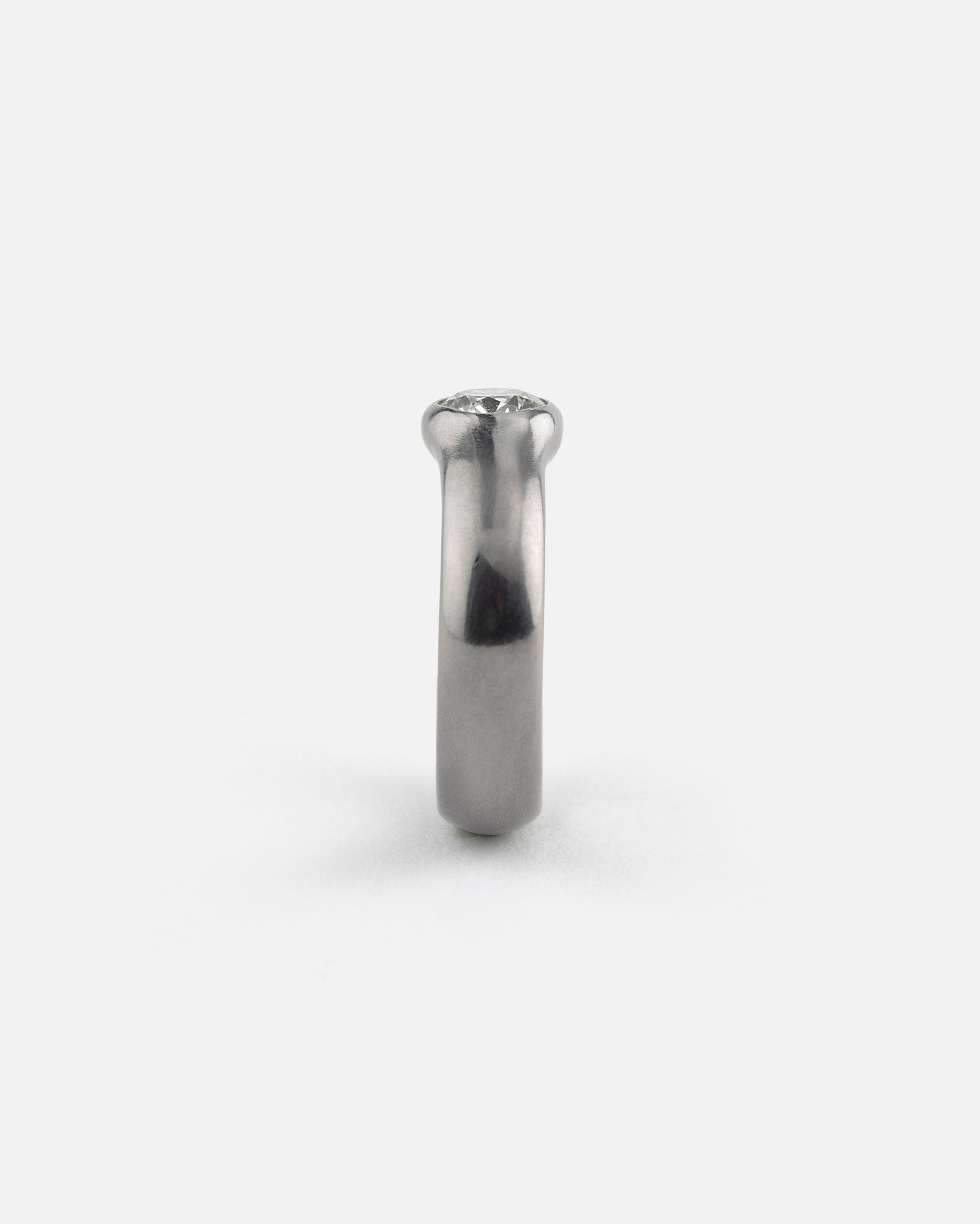 Tantalring mit weißem Diamanten 1ct