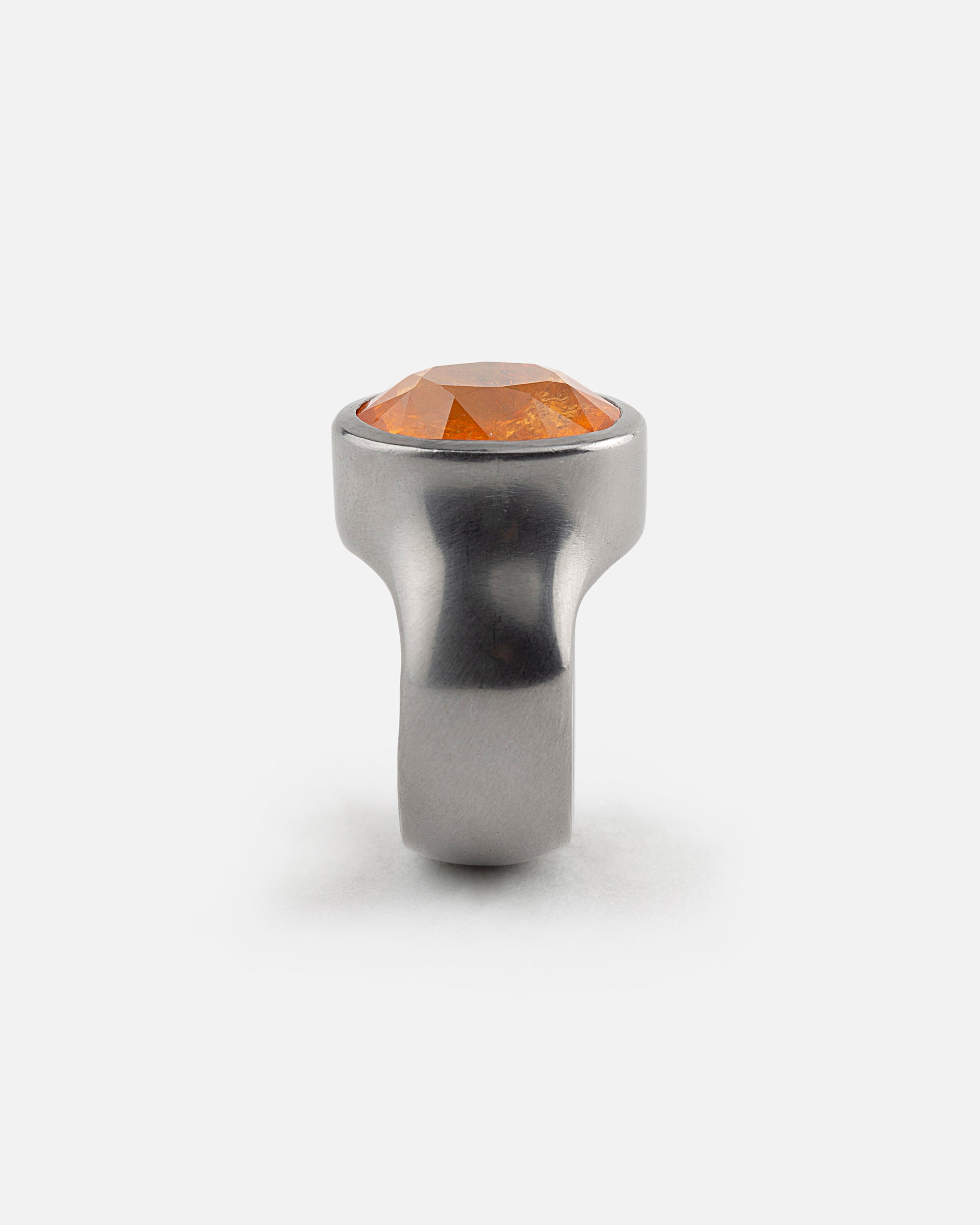 Tantalring mit facettiertem Hessonit