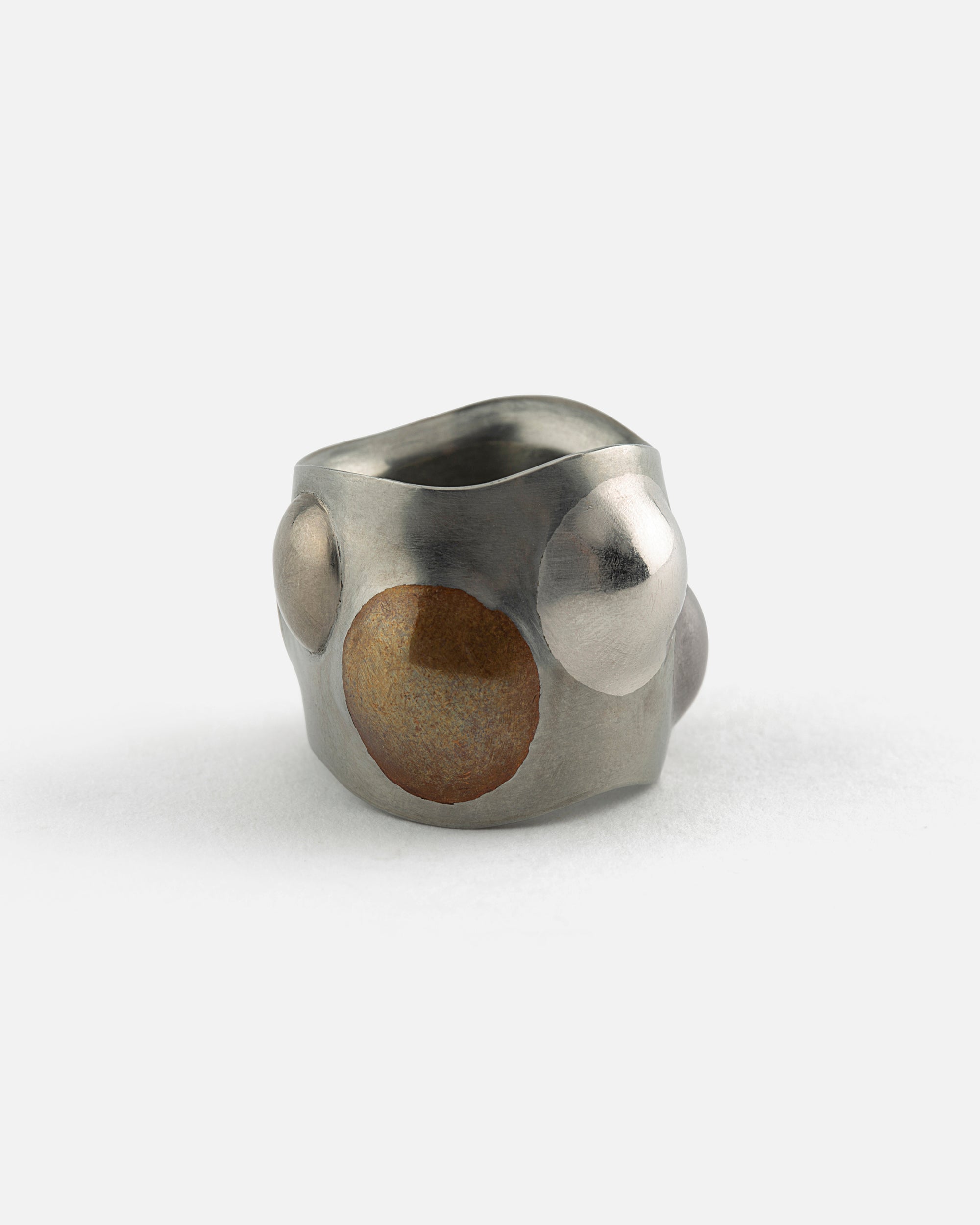 Hafniumring mit Sieben Hügeln