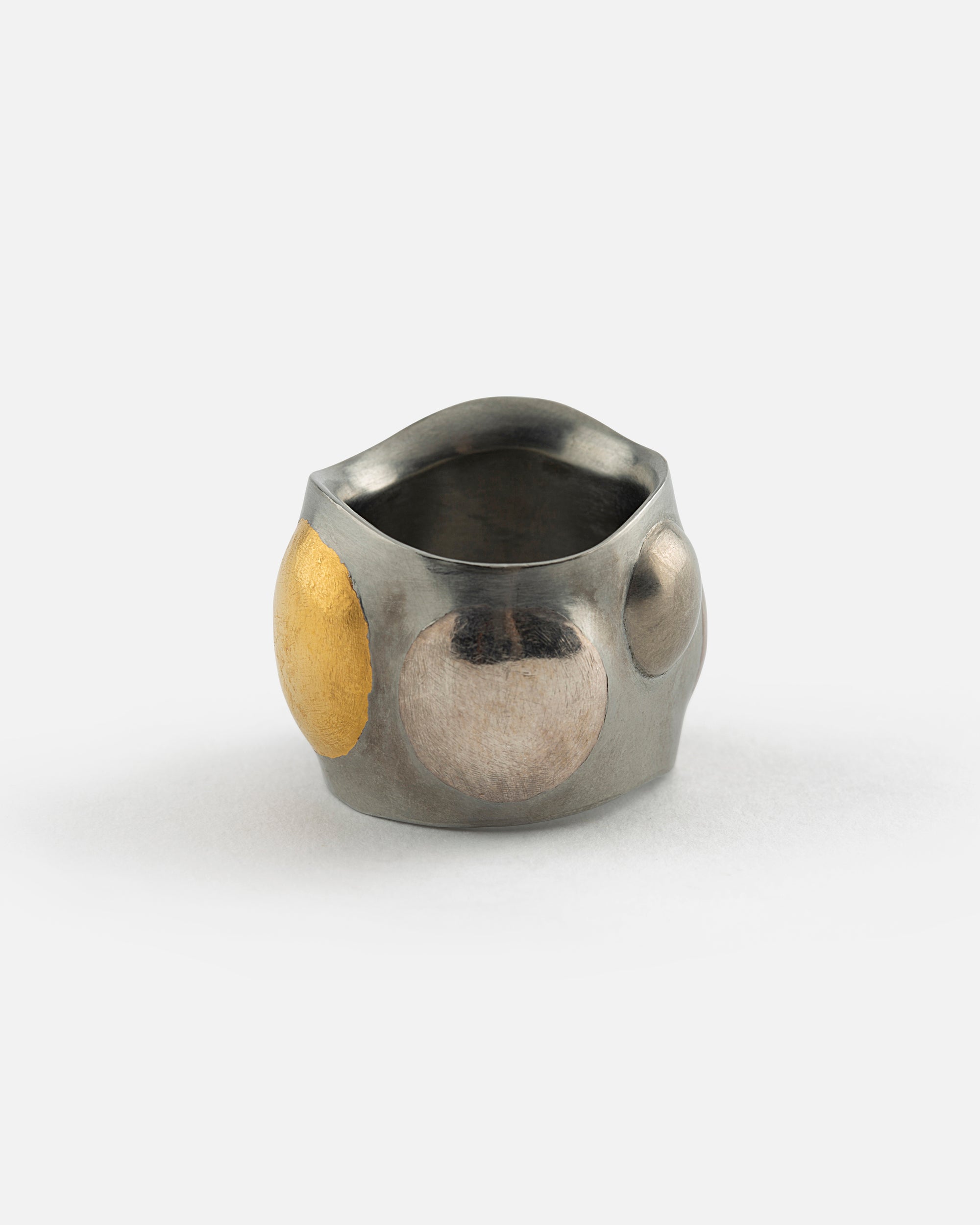 Hafniumring mit Sieben Hügeln