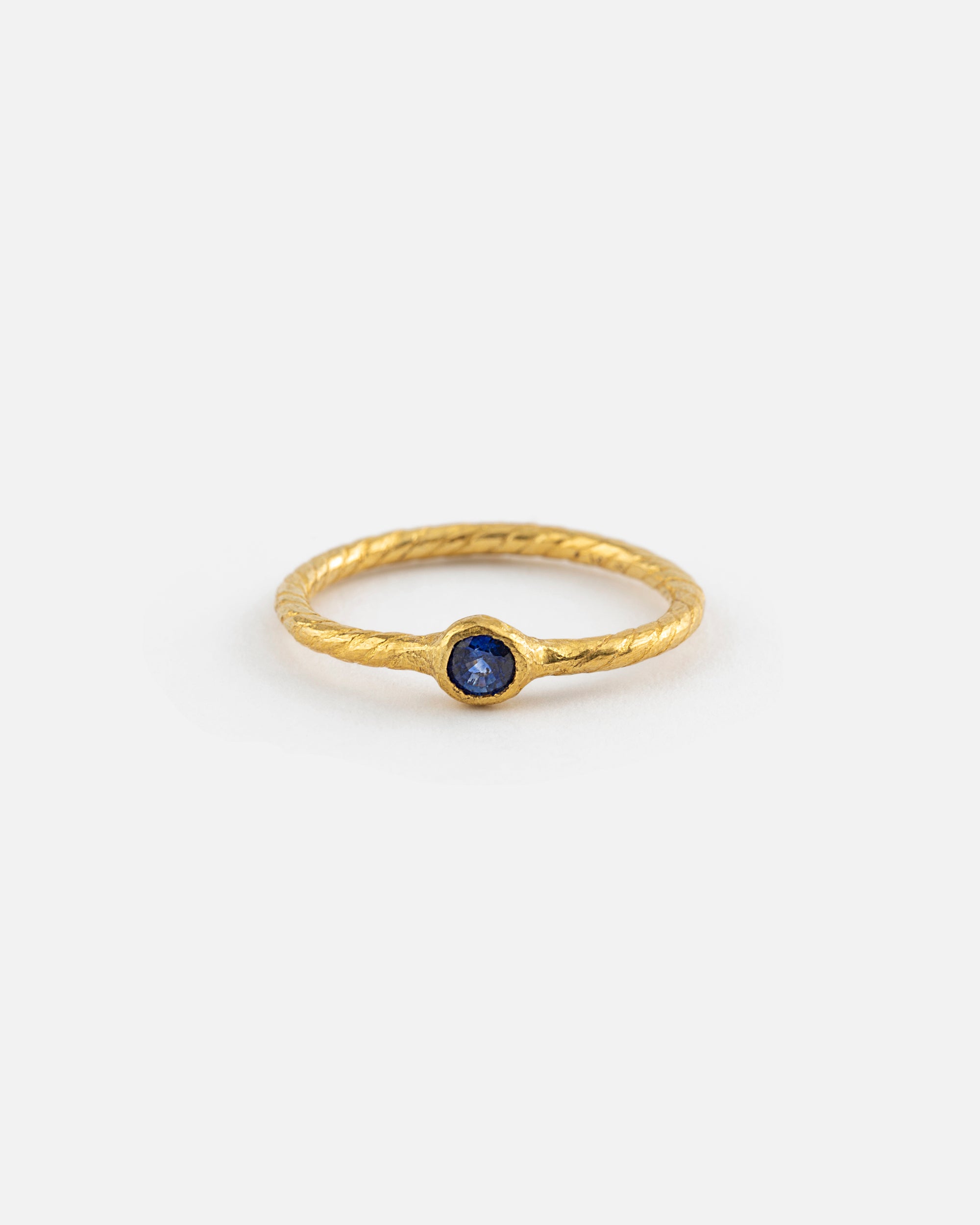 Fine Gold Ring with Saphire