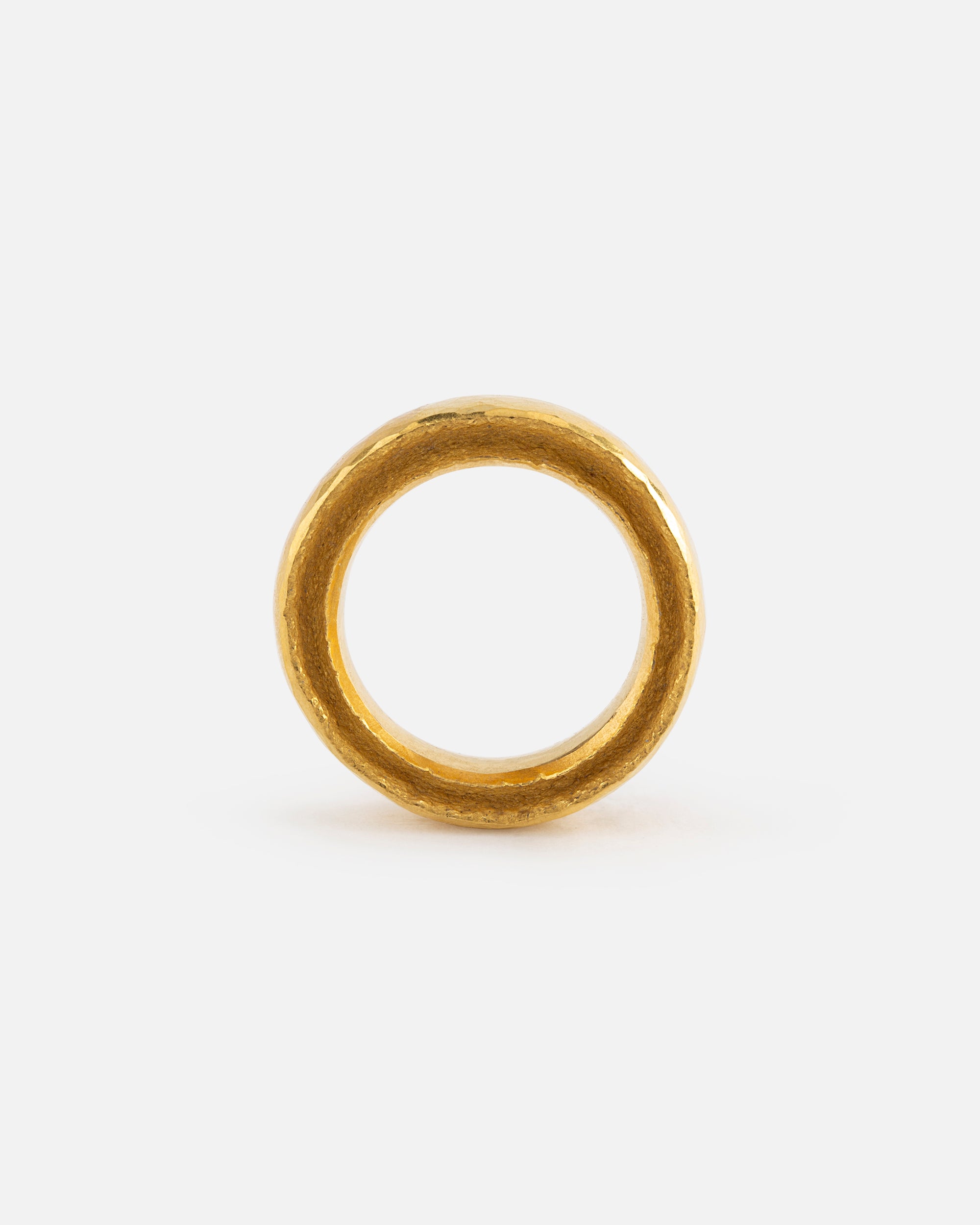 Gehämmerter Feingoldring mit Rille