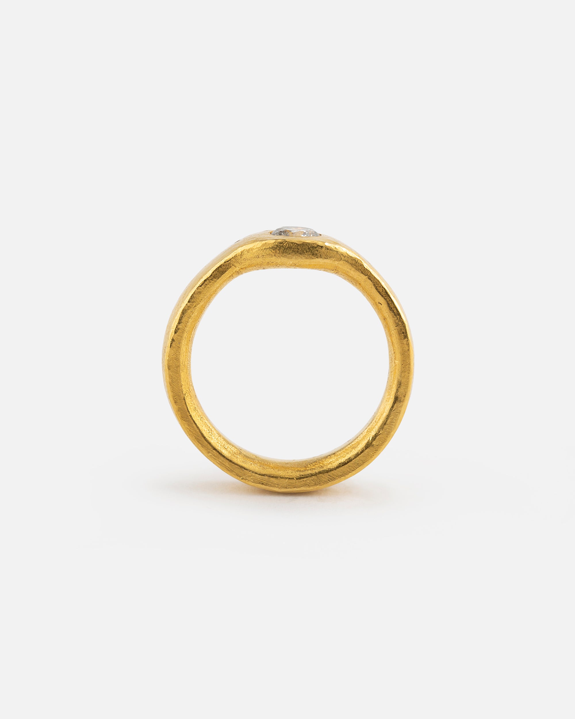 Feiner Goldring mit Salz- und Pfefferdiamanten