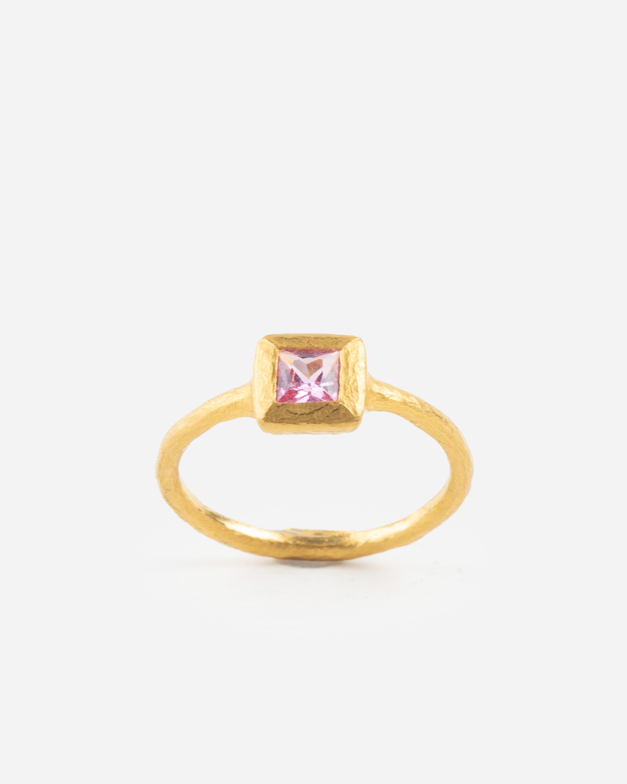Solitaire Ring mit rosa Saphir