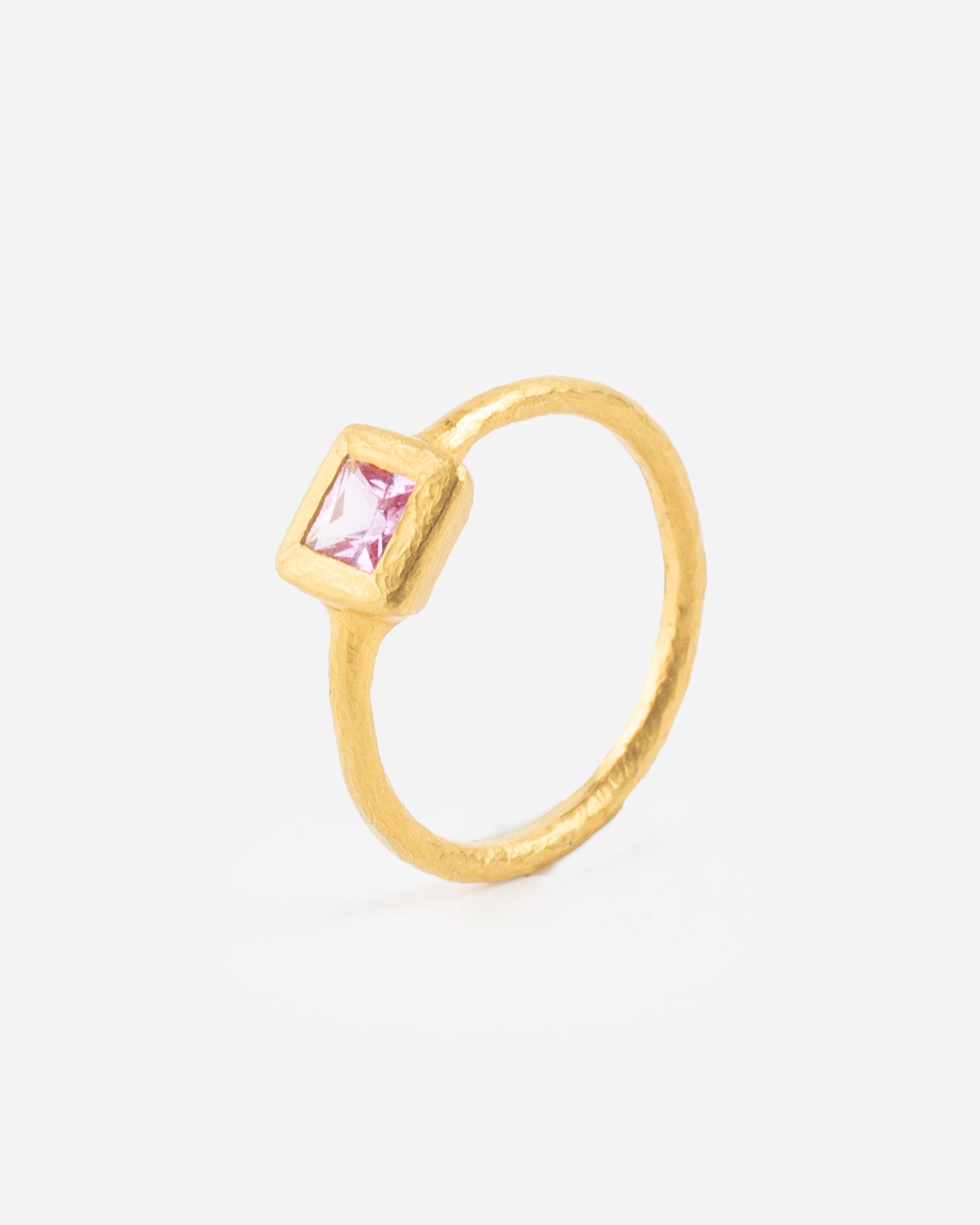 Solitaire Ring mit rosa Saphir